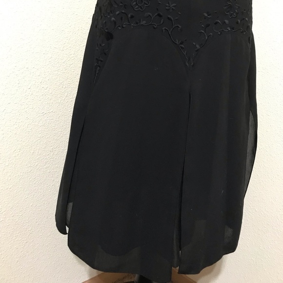 Black-lined Skirt with 6 embroidered panels. - Picture 2 of 6